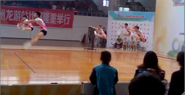 学员们参加全国健美操联赛浙江衢州站比赛