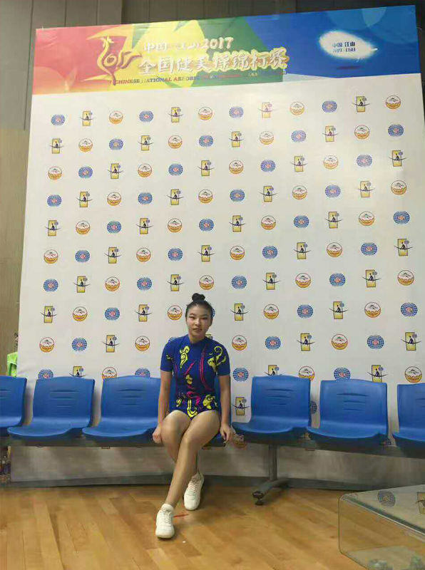 2017年鸿成健美操队员柳权娜在浙江举行的全国健美操锦标赛年龄二组女子单人操决赛中获得全国季军,并获得国家级运动健将称号。